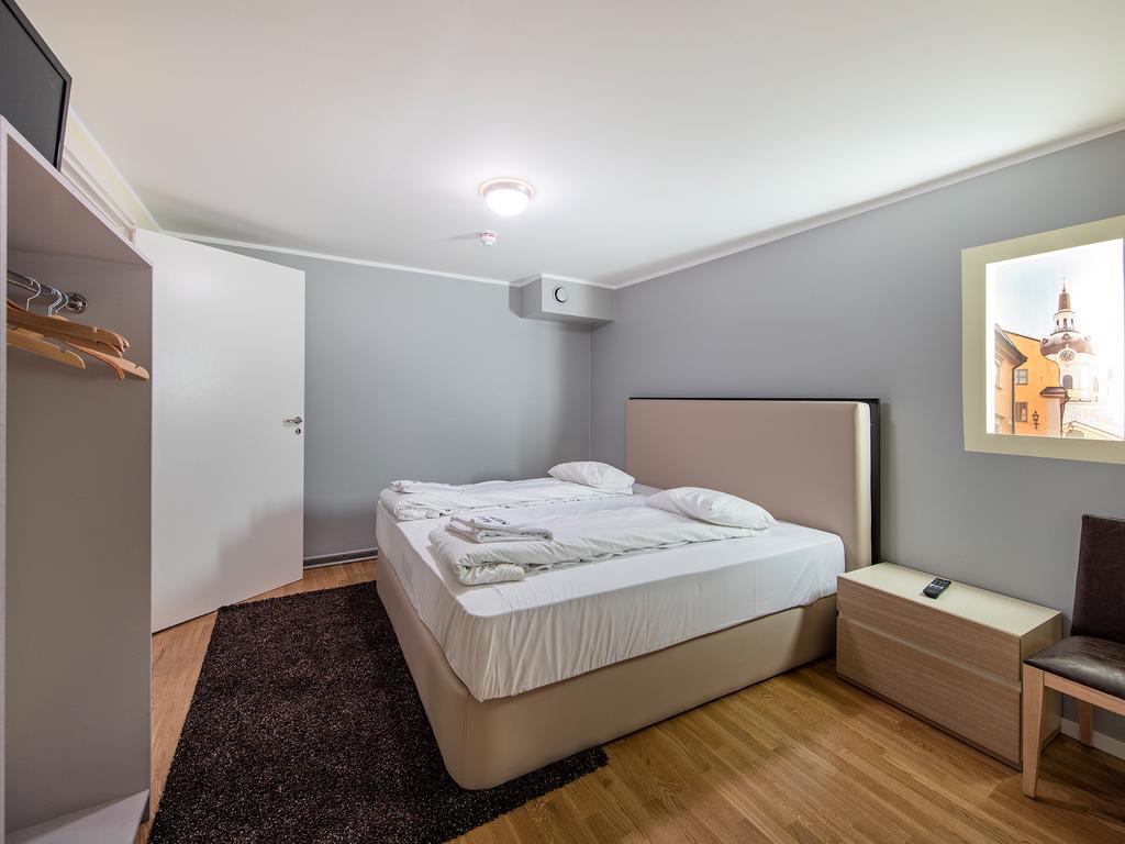 Habitación Triple con baño privado (sin ventana)
